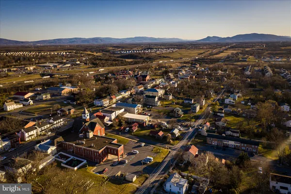 $524,900 | 222 Stephens Run Street, Stephens City, VA 22655