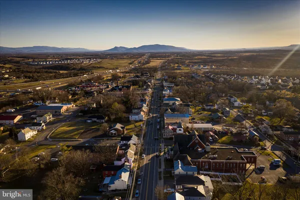 $524,900 | 222 Stephens Run Street, Stephens City, VA 22655