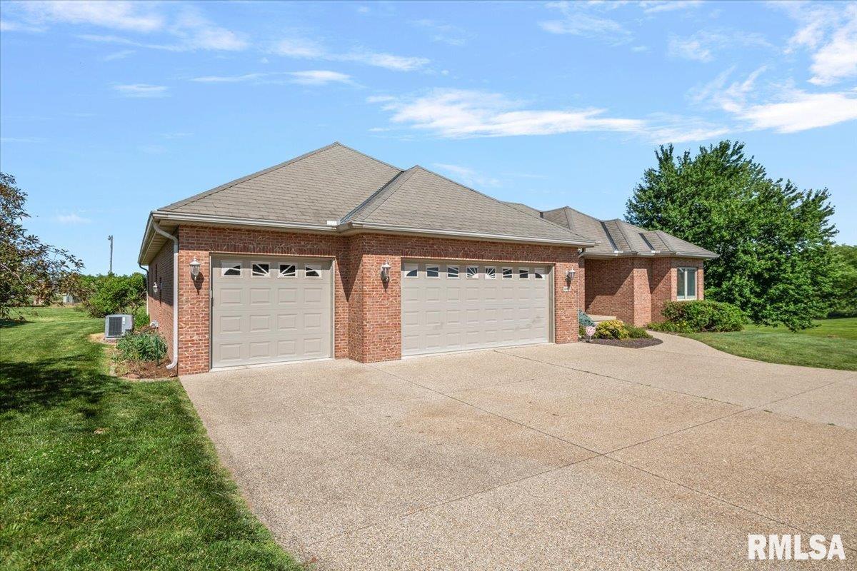1582 West Autumn Ridge Road Sherman, IL 62707 - Photo 2 of 52