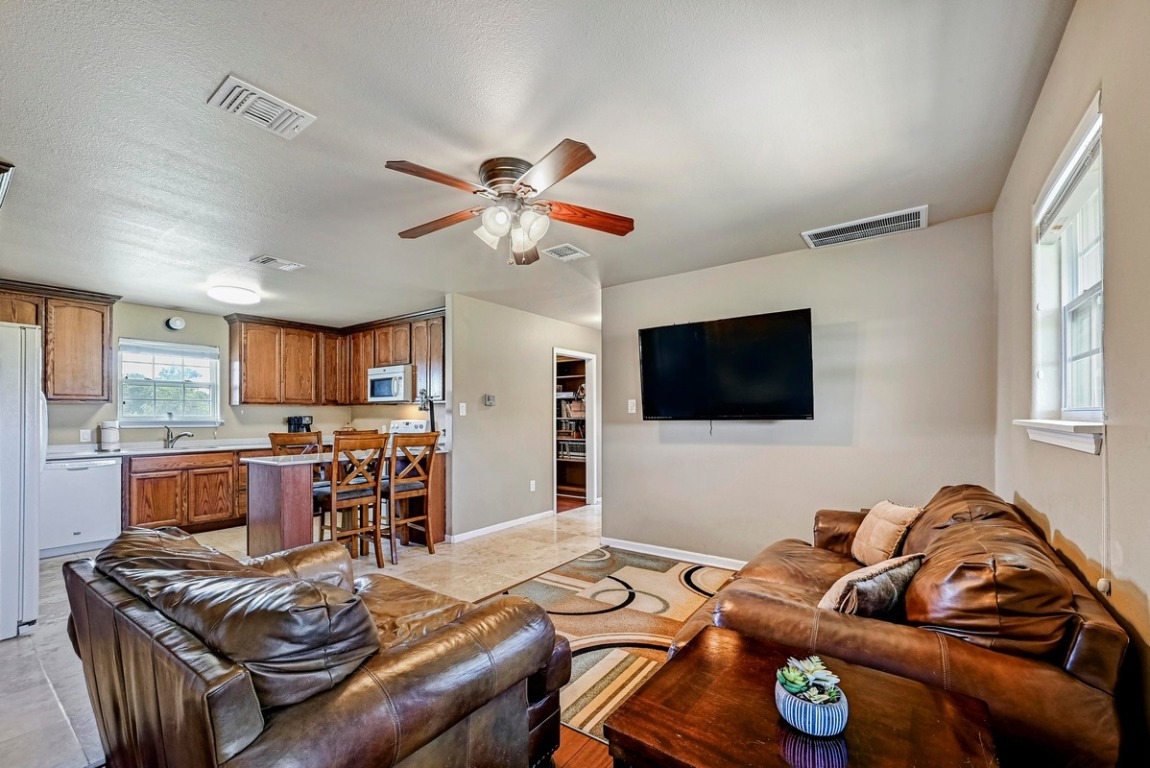 14550 Ranch Road 2338 Georgetown, TX 78633 - Photo 19 of 39