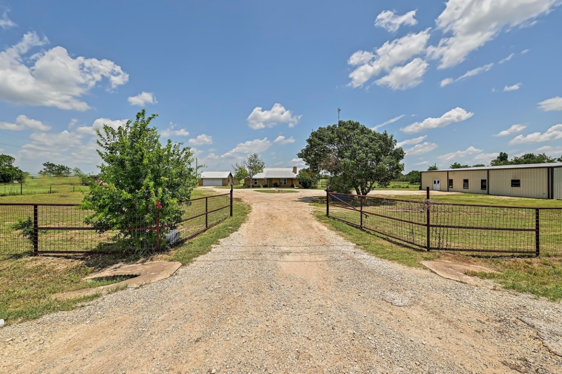 14550 Ranch Road 2338 Georgetown, TX 78633 - Photo 2 of 39
