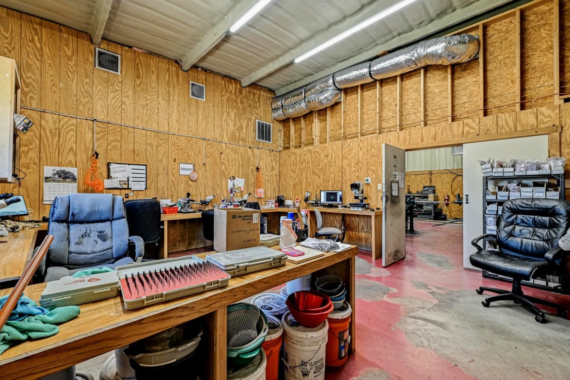 14550 Ranch Road 2338 Georgetown, TX 78633 - Photo 32 of 39