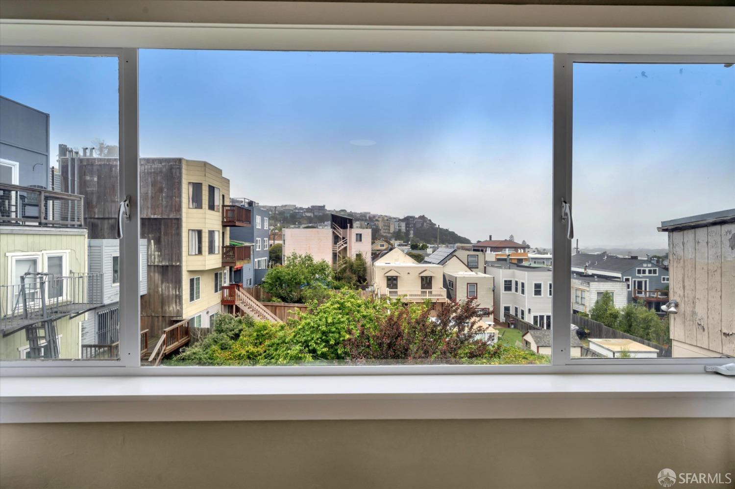 1585 10th Avenue, Unit 3 San Francisco, CA 94122 - Photo 23 of 32 a picture of a window