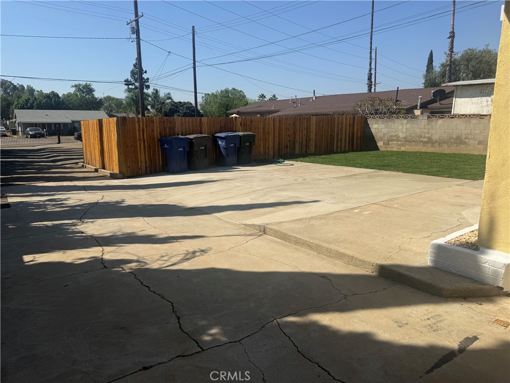 10337 Mull Avenue Riverside, CA 92505 - Photo 27 of 28 a view of outdoor space and yard