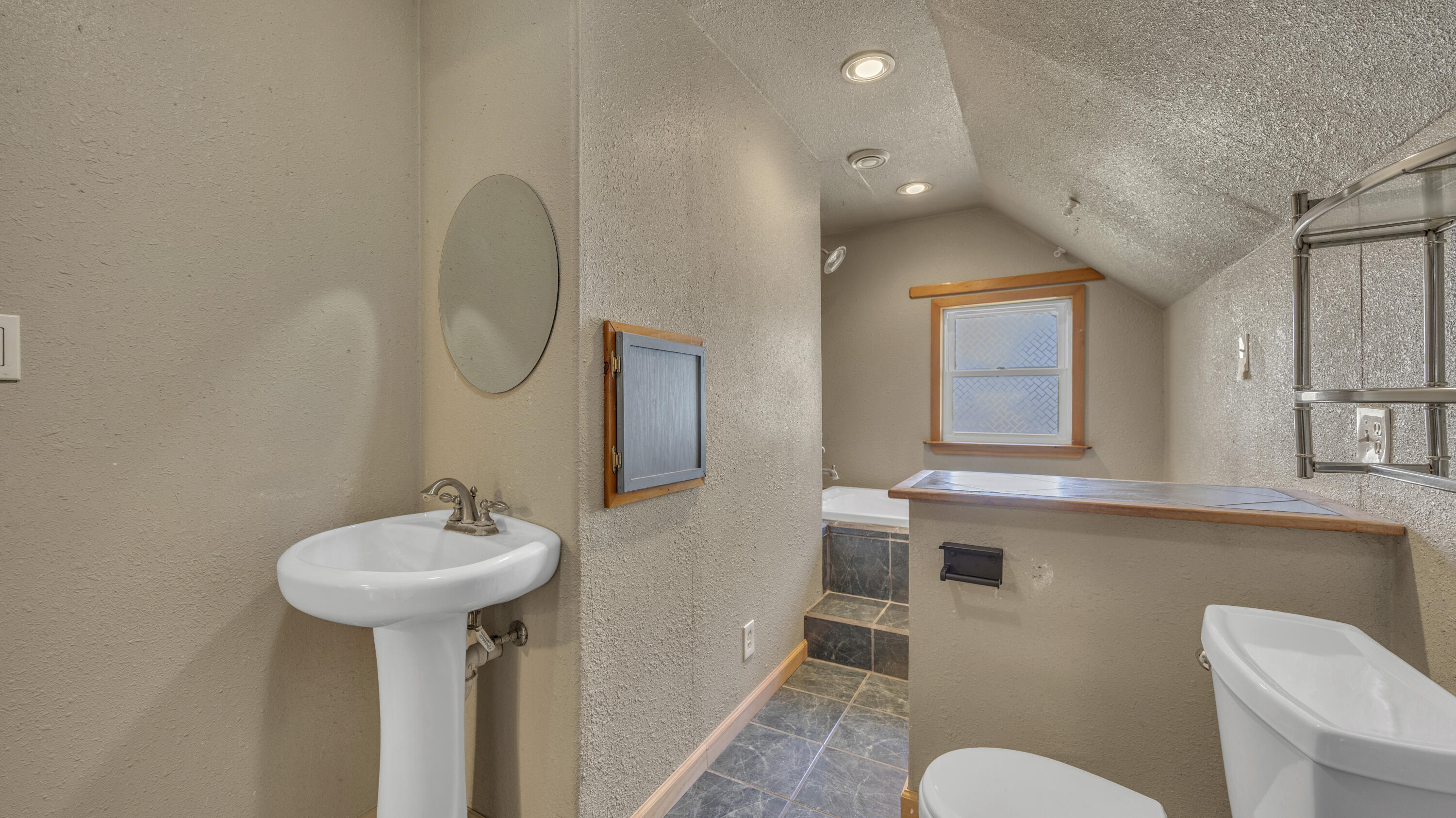 820 Reed Street Plymouth, WI 53073 - Photo 24 of 37 Bathroom upper