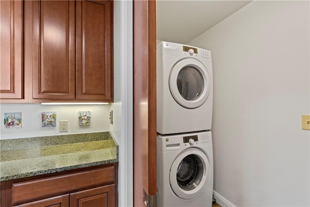 306 Fourth Avenue, Unit 1203 Pittsburgh, PA 15222 - Photo 18 of 40 a utility room with dryer and washer