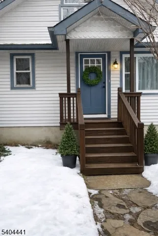 a view of a house with a yard and plants