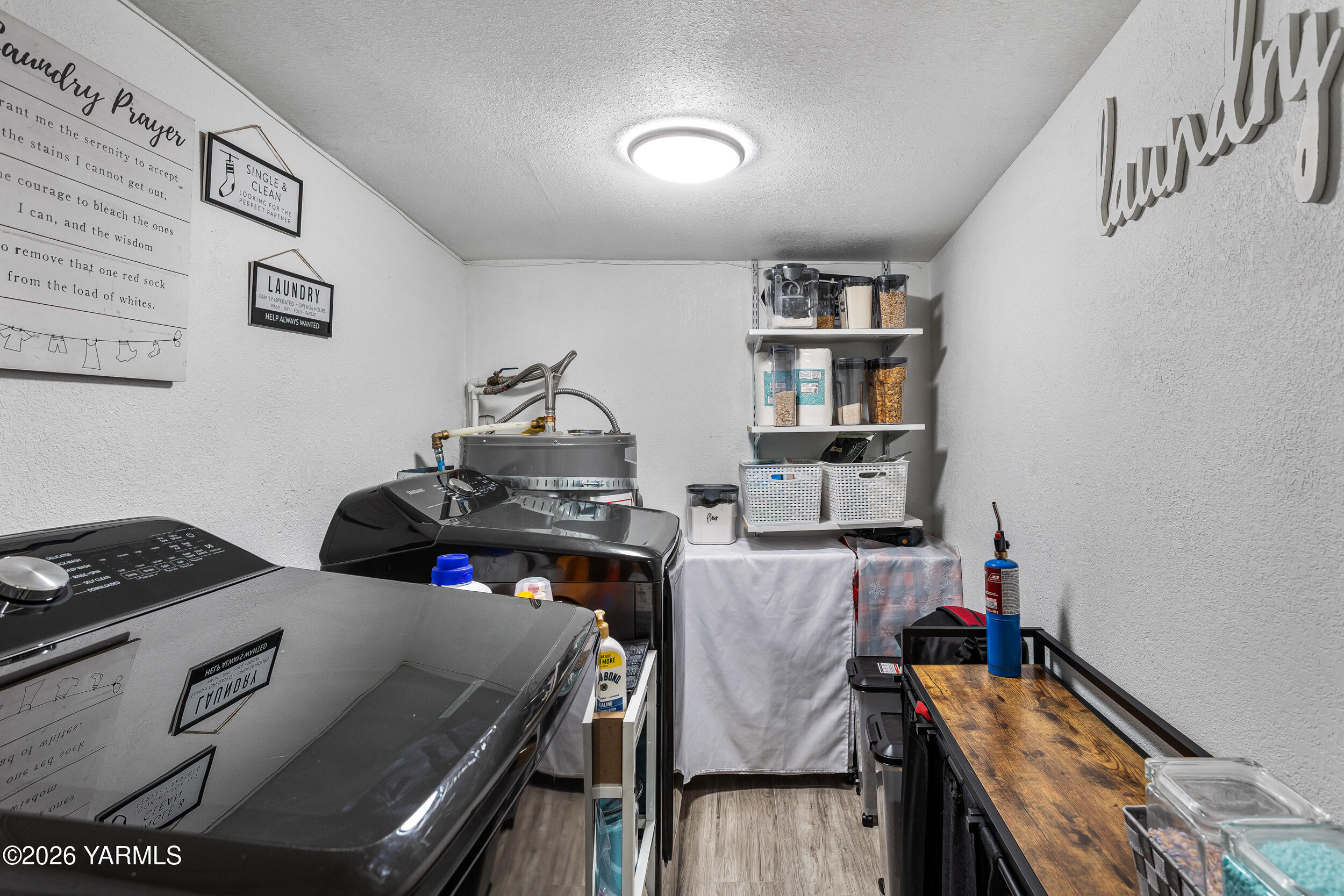 207 North F Street Toppenish, WA 98948 - Photo 19 of 21 Laundry room