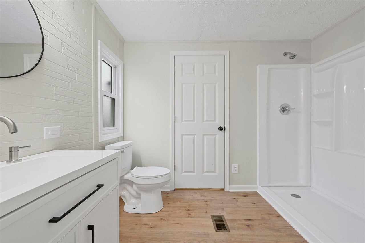 553 Lake Road Bowling Green, KY 42101 - Photo 12 of 26 Gallery Image 12
