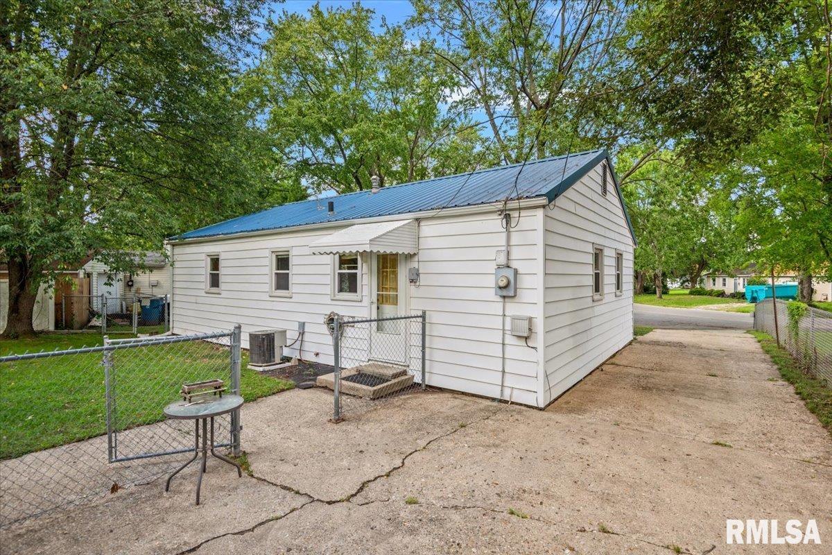 28 Windsor Road Springfield, IL 62702 - Photo 24 of 30 Gallery Image 24