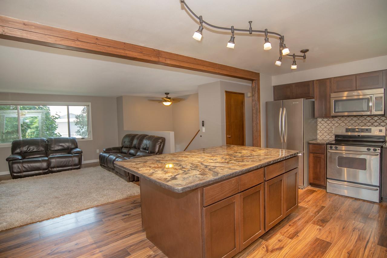 1103 South Blake Road Spokane Valley, WA 99216 - Photo 4 of 20