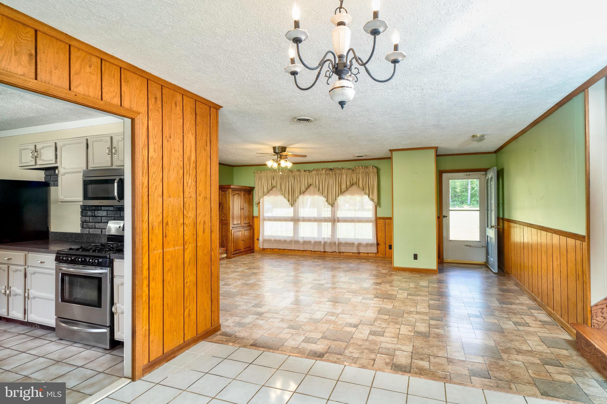 28484 Raccoon Ford Road Burr Hill, VA 22433 - Photo 16 of 48 Front door entry to great room, dining area & kit