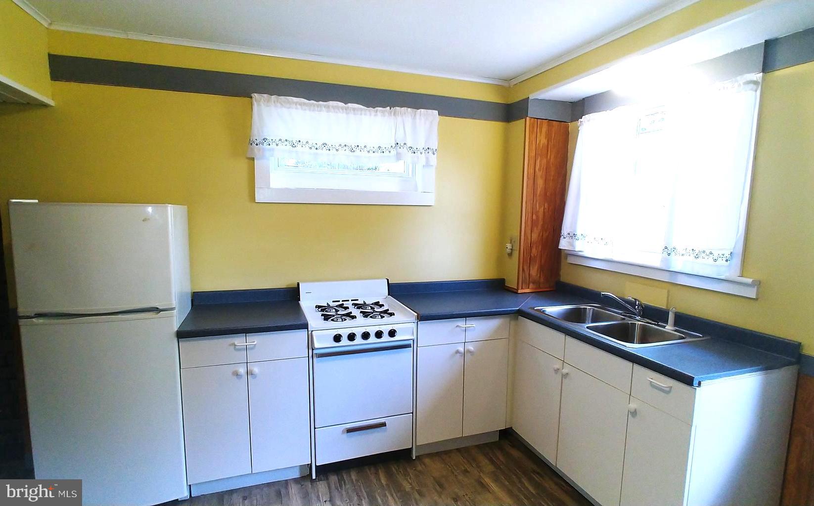 28484 Raccoon Ford Road Burr Hill, VA 22433 - Photo 24 of 48 Kitchenette lower level Refrigerator-stove-sink