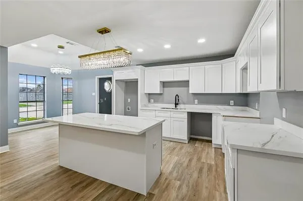 $270,000 | 3200 Lakewood Drive, Violet, LA 70092