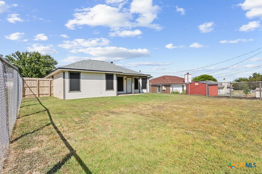 204 Rodeo Circle Copperas Cove, TX 76522 - Photo 27 of 28 a house view with a backyard space