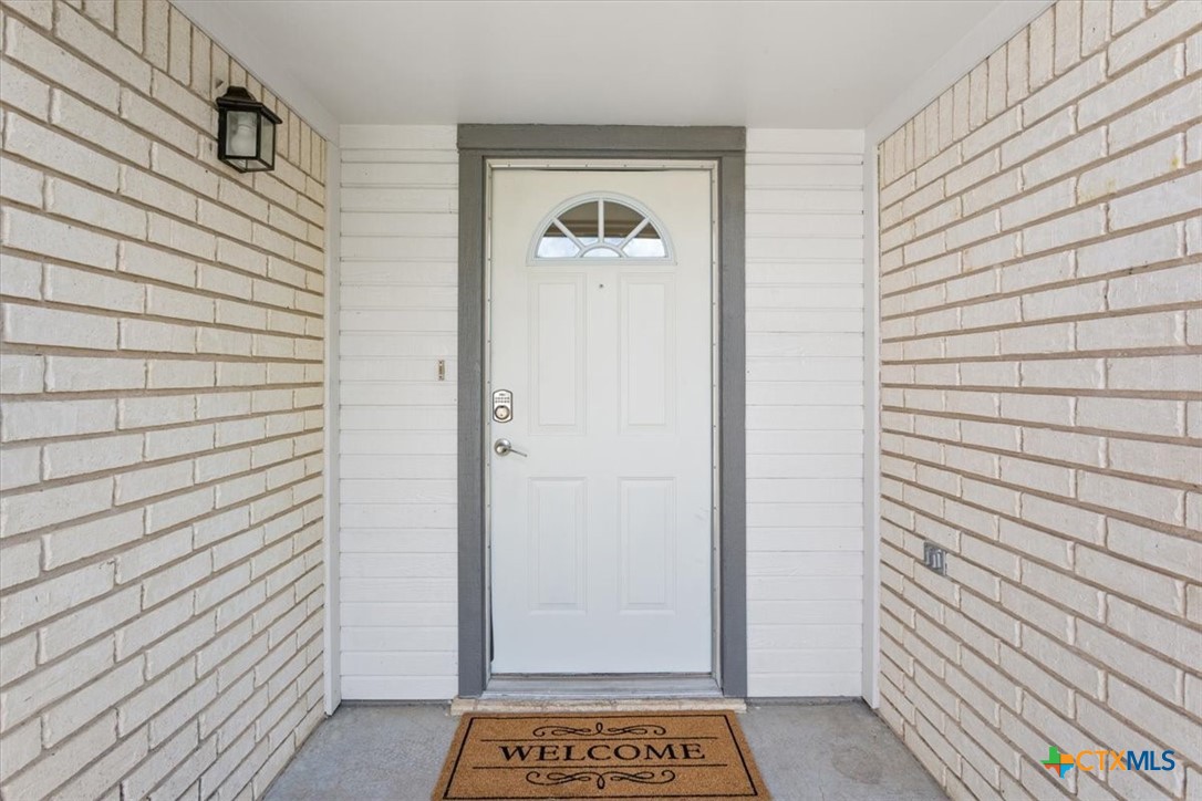 204 Rodeo Circle Copperas Cove, TX 76522 - Photo 4 of 28 a view of an entryway door