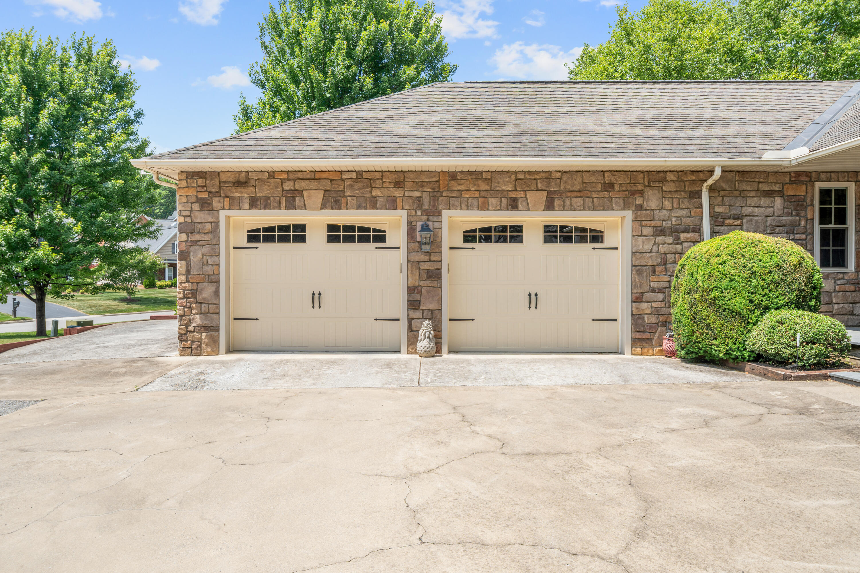 1475 Edgebrook Road Salem, VA 24153 - Photo 3 of 33 Garage