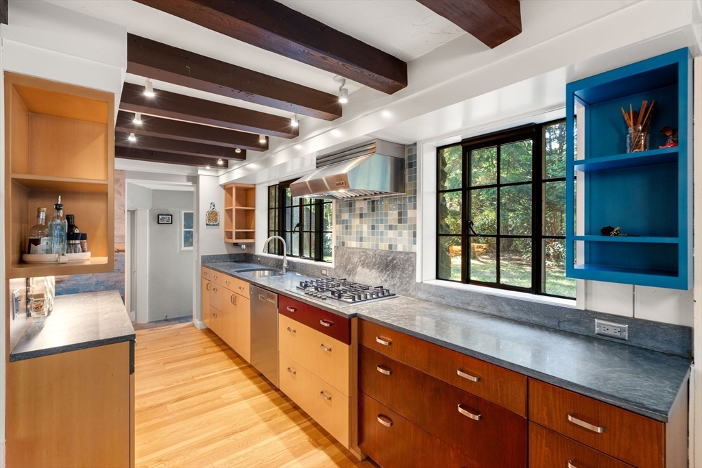 1 Aberdeen Road Weston, MA 02493 - Photo 9 of 28