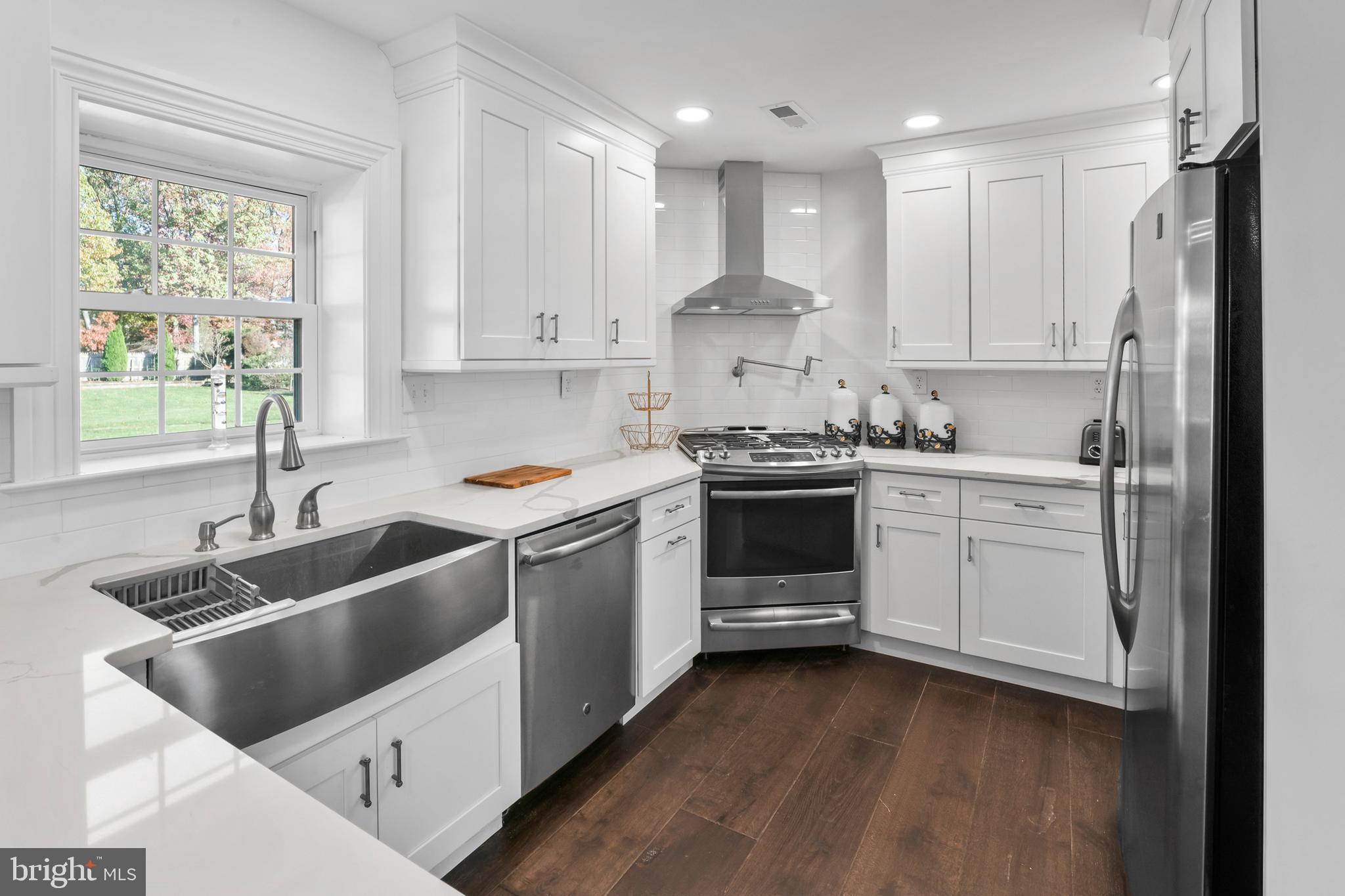 367 Hartford Road Mount Laurel, NJ 08054 - Photo 9 of 35 a kitchen that has a sink and a stove in it