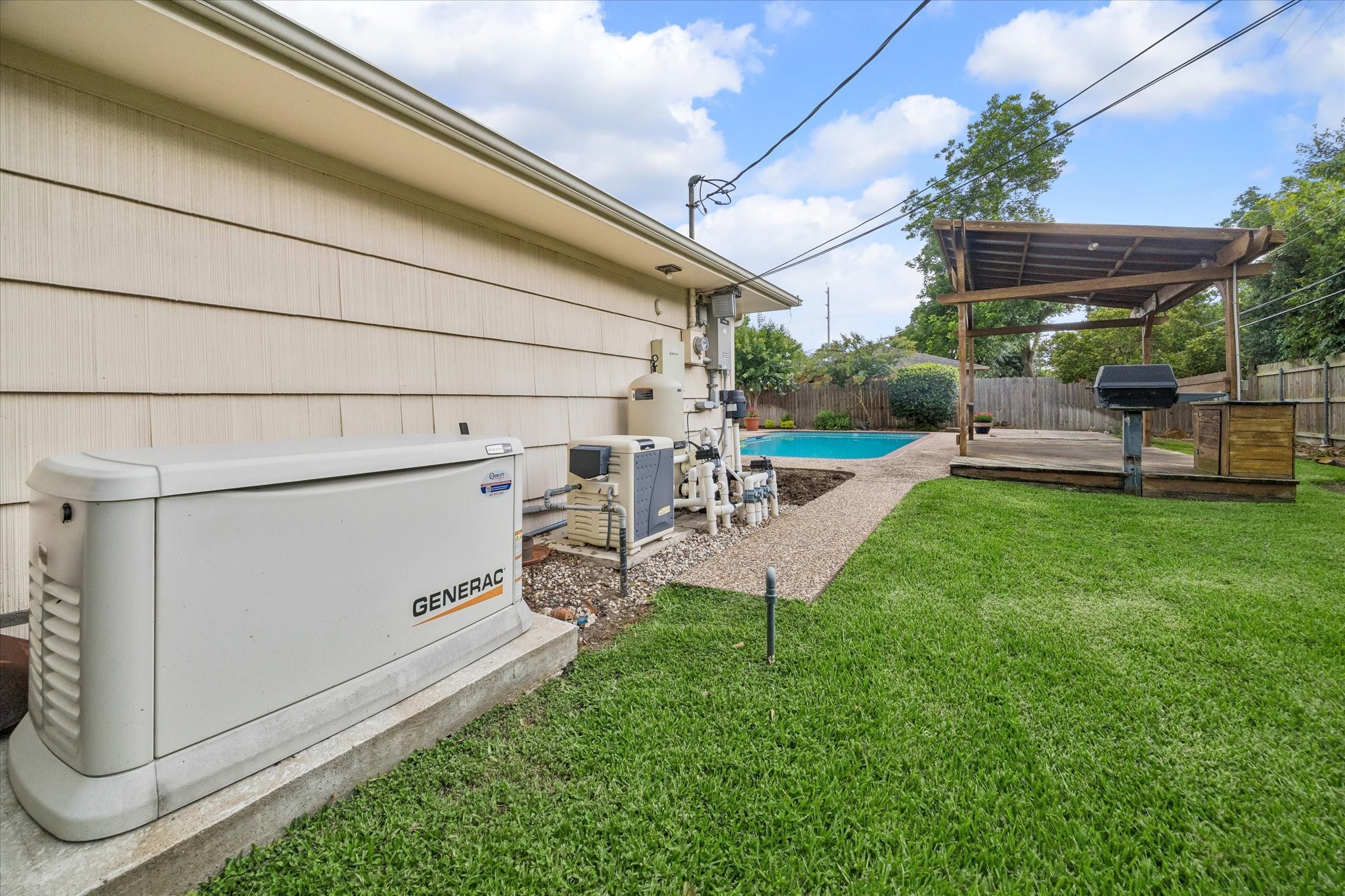 5515 Sylmar Road Houston, TX 77081 - Photo 27 of 28 The homes' generator and pool machinery are neatly nestled behind the garage.