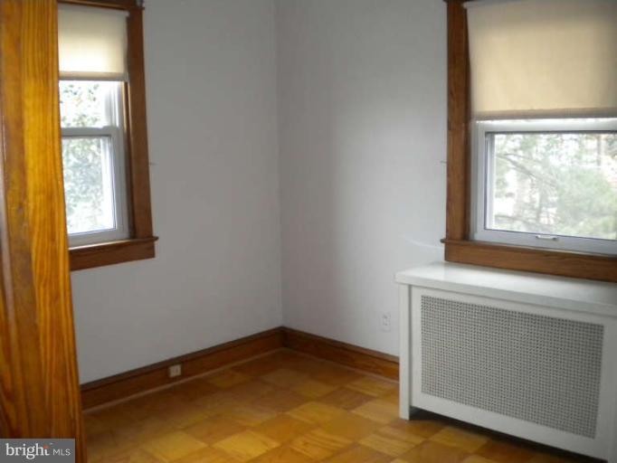 5527 Ashbourne Road Halethorpe, MD 21227 - Photo 16 of 30 a room that has a window