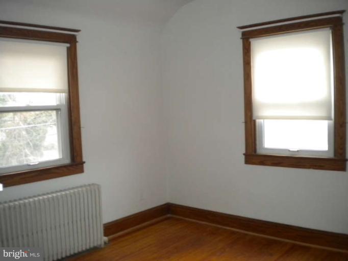 5527 Ashbourne Road Halethorpe, MD 21227 - Photo 17 of 30 a room with a window