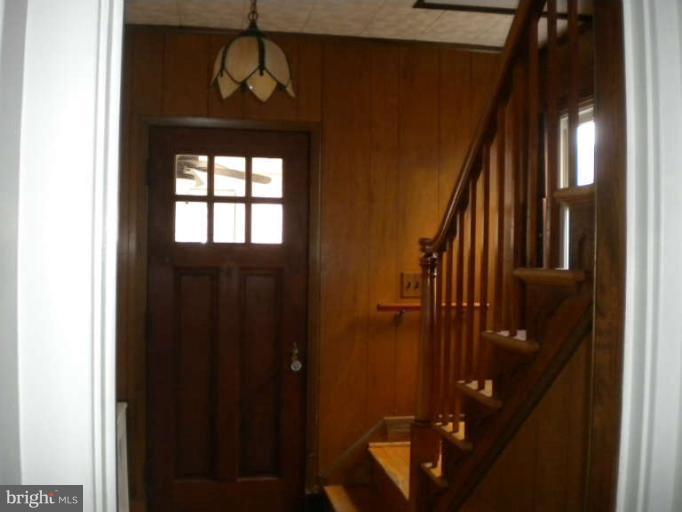 5527 Ashbourne Road Halethorpe, MD 21227 - Photo 4 of 30 a view of entryway