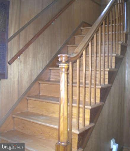 5527 Ashbourne Road Halethorpe, MD 21227 - Photo 6 of 30 a view of entryway