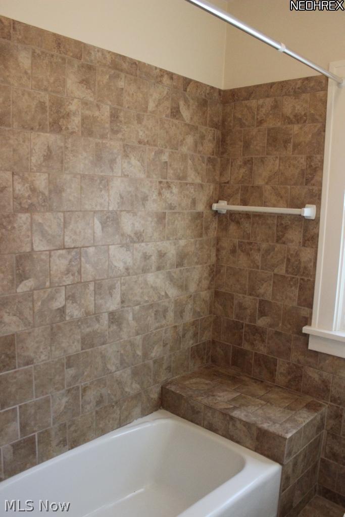 2252 Barrington Road Cleveland, OH 44118 - Photo 14 of 25