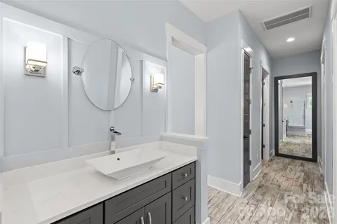 $899,999 | 2917 Lake Shore Road South, Denver, NC 28037