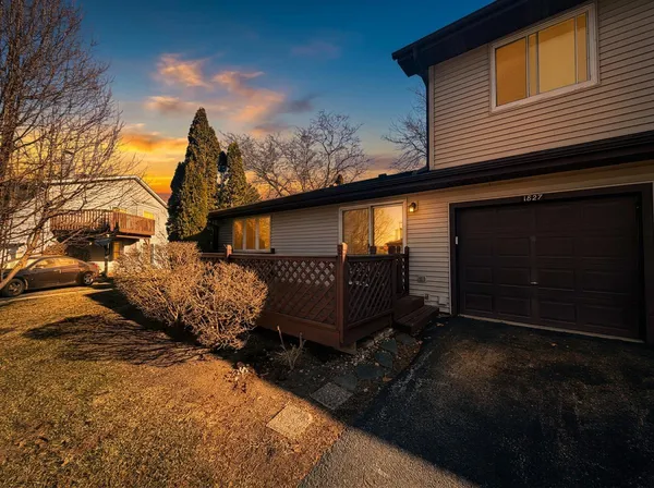 $185,000 | 1827 Kerrybrook Court, Unit 427, Sycamore, IL 60178