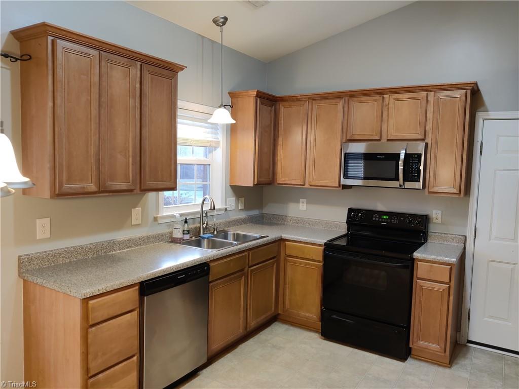 405 Barnsdale Ridge Road Kernersville, NC 27284 - Photo 8 of 25 Gallery Image 8