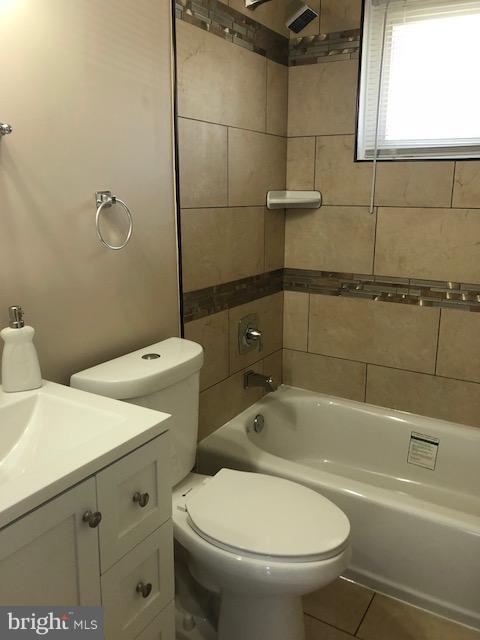 7409 Gresham Street Springfield, VA 22151 - Photo 14 of 23 Bath