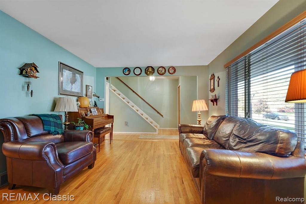 16381 Wayne Road Livonia, MI 48154 - Photo 4 of 27