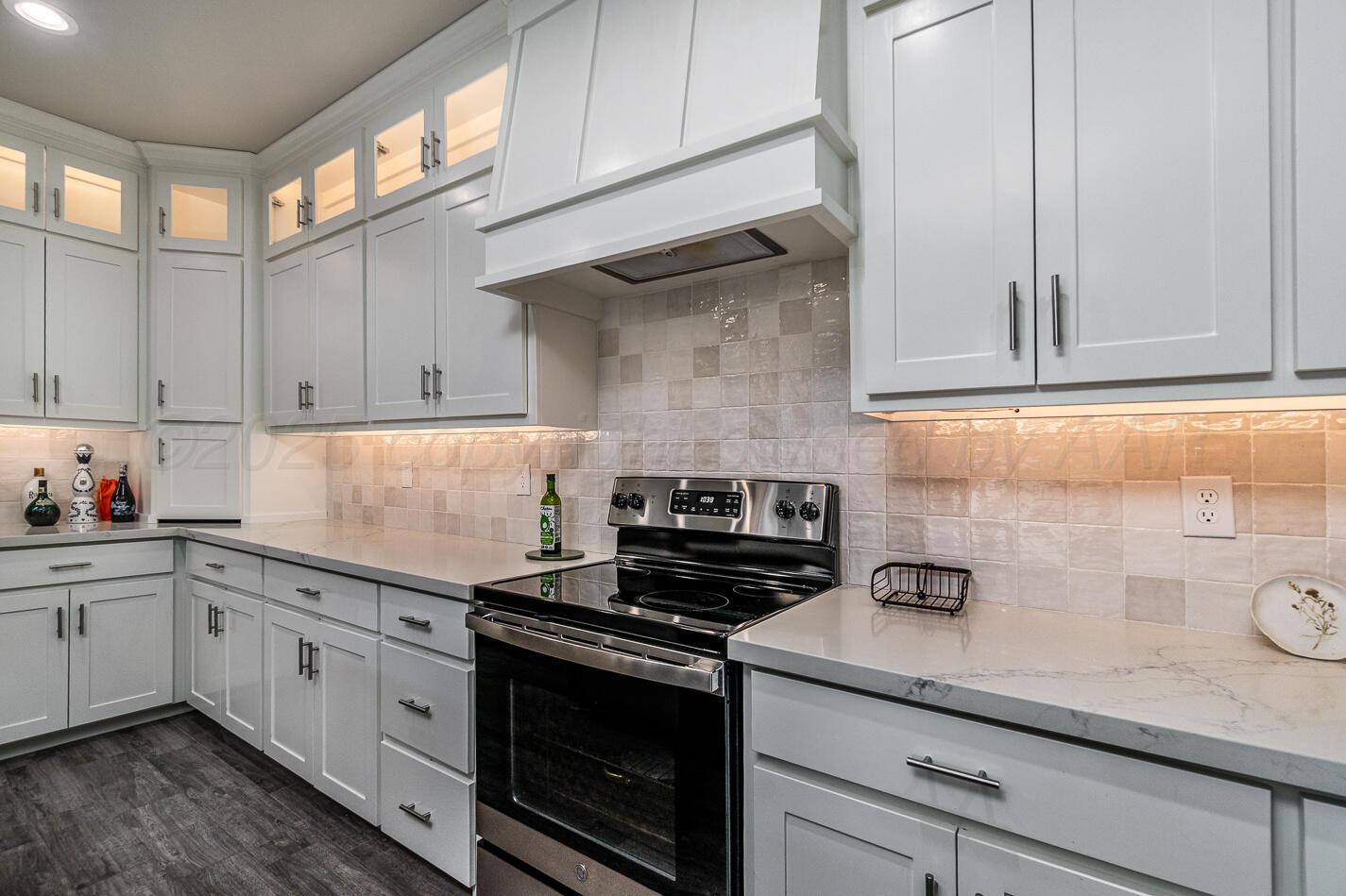 7500 Crestline Drive Amarillo, TX 79119 - Photo 6 of 24 a kitchen with granite countertop cabinets stainless steel appliances and sink