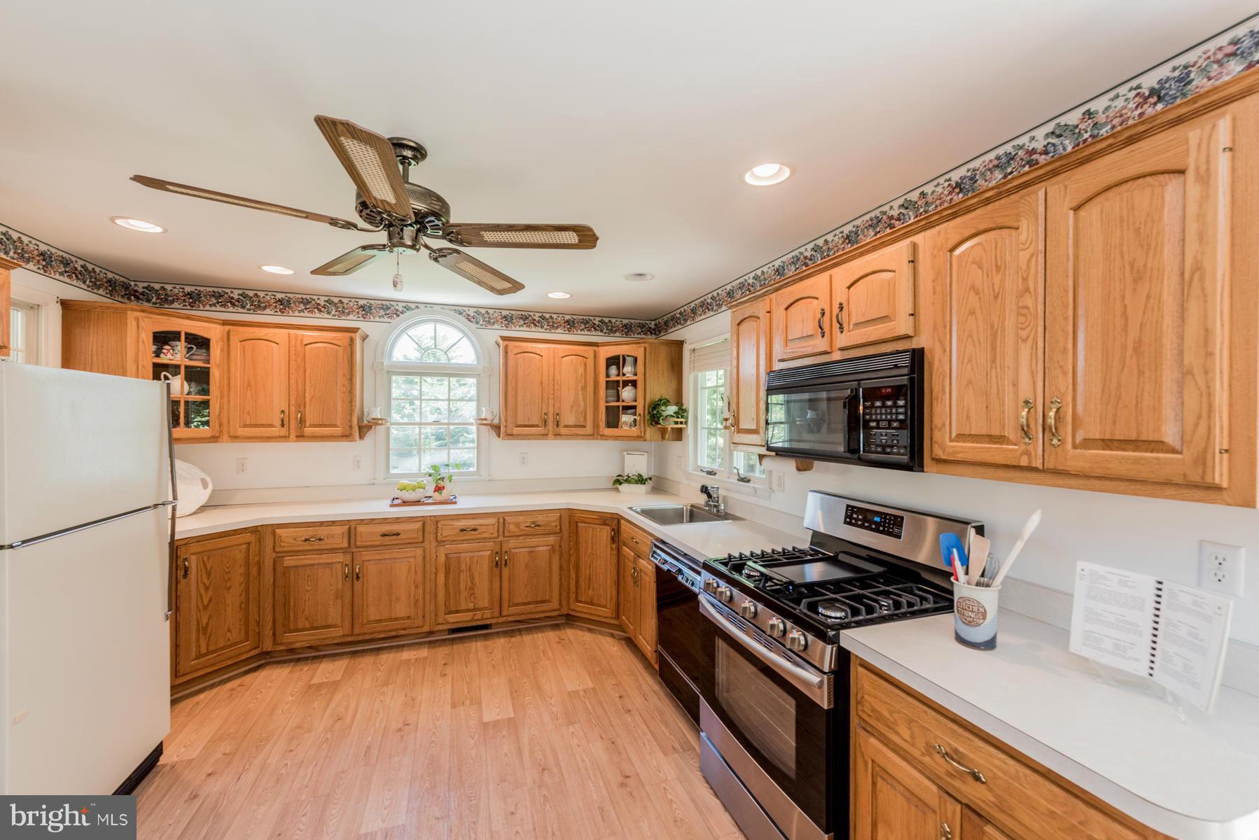 4842 Rollingtop Road Ellicott City, MD 21043 - Photo 2 of 28 Kitchen
