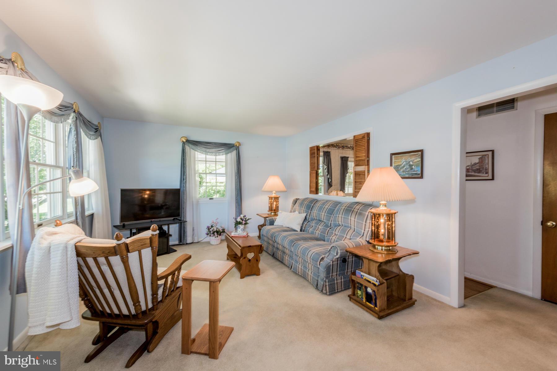 4842 Rollingtop Road Ellicott City, MD 21043 - Photo 13 of 28 Living Room