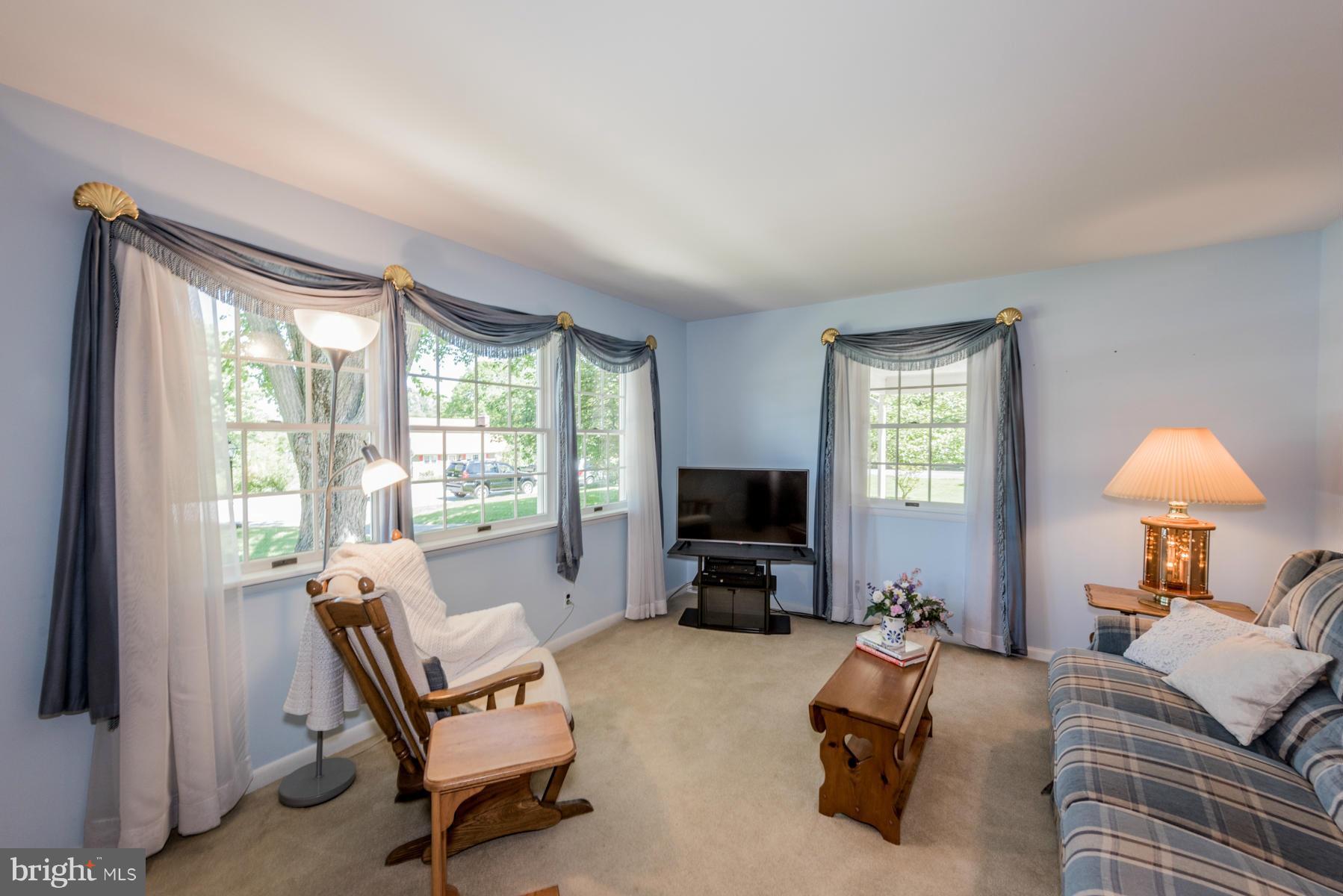 4842 Rollingtop Road Ellicott City, MD 21043 - Photo 3 of 28 Living Room