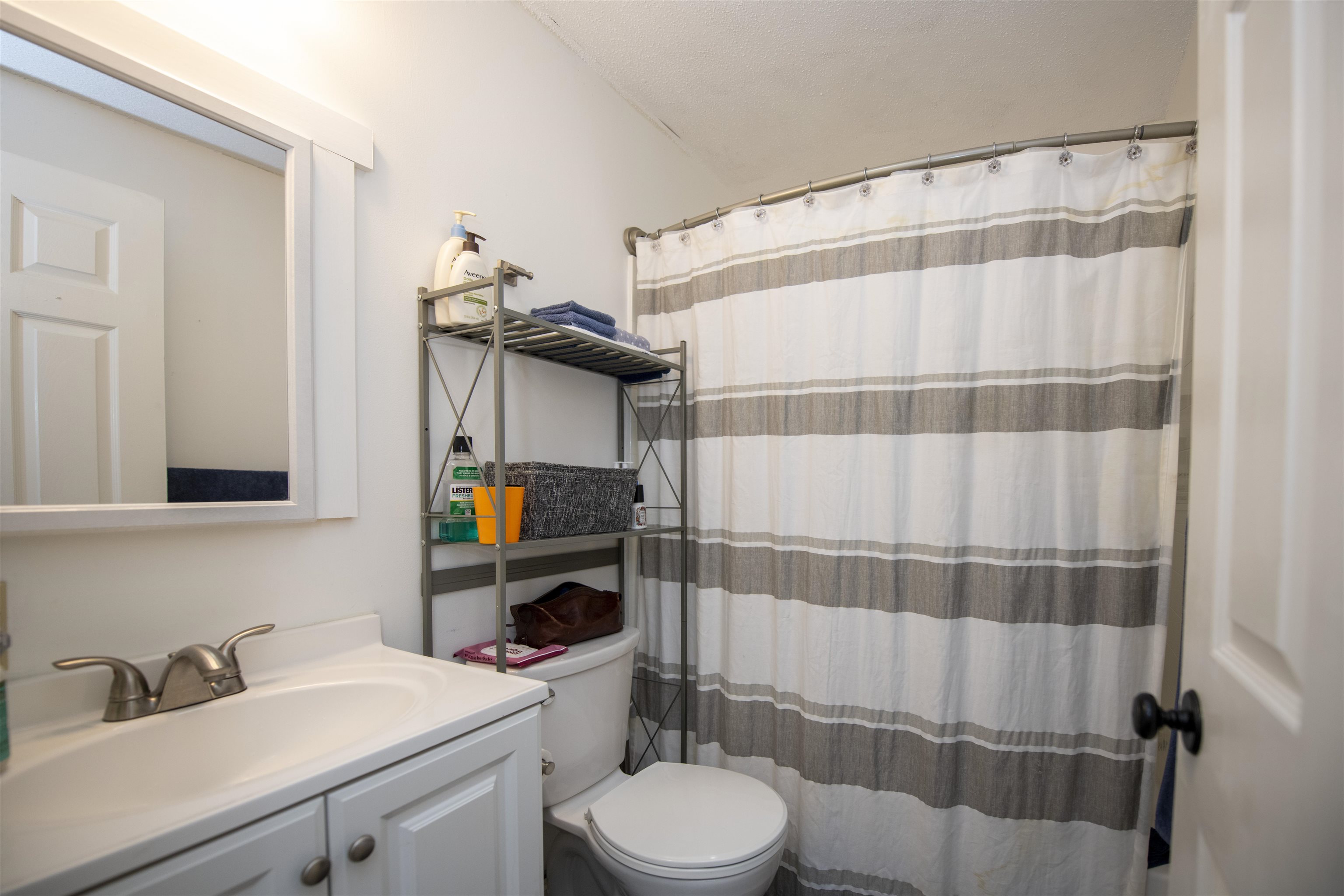 574 Willard Road, Unit B Hartford, VT 05059 - Photo 4 of 15 Gallery Image 4