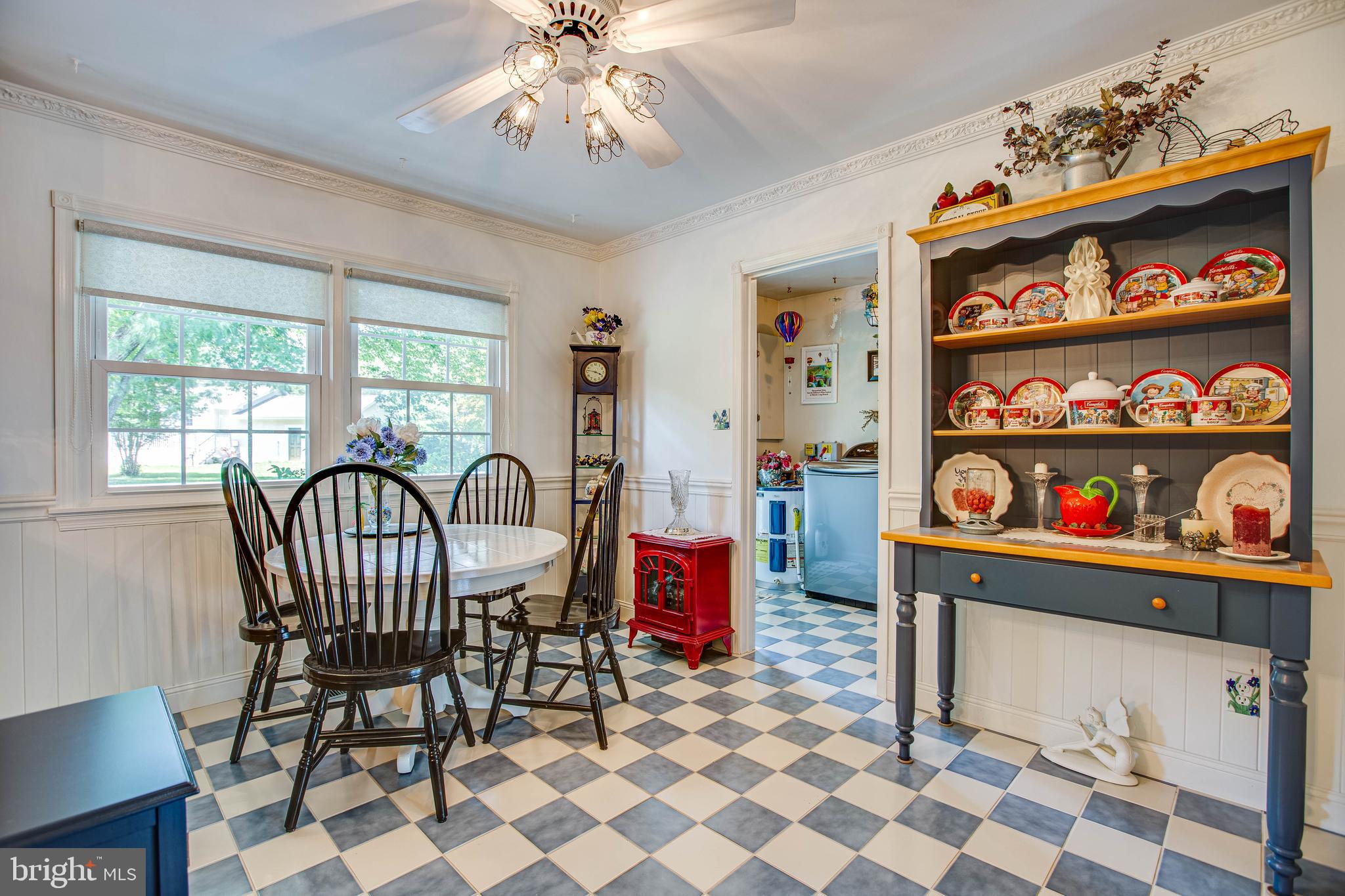 10212 Gordon Road Spotsylvania, VA 22553 - Photo 11 of 37 Kitchen and eat in area