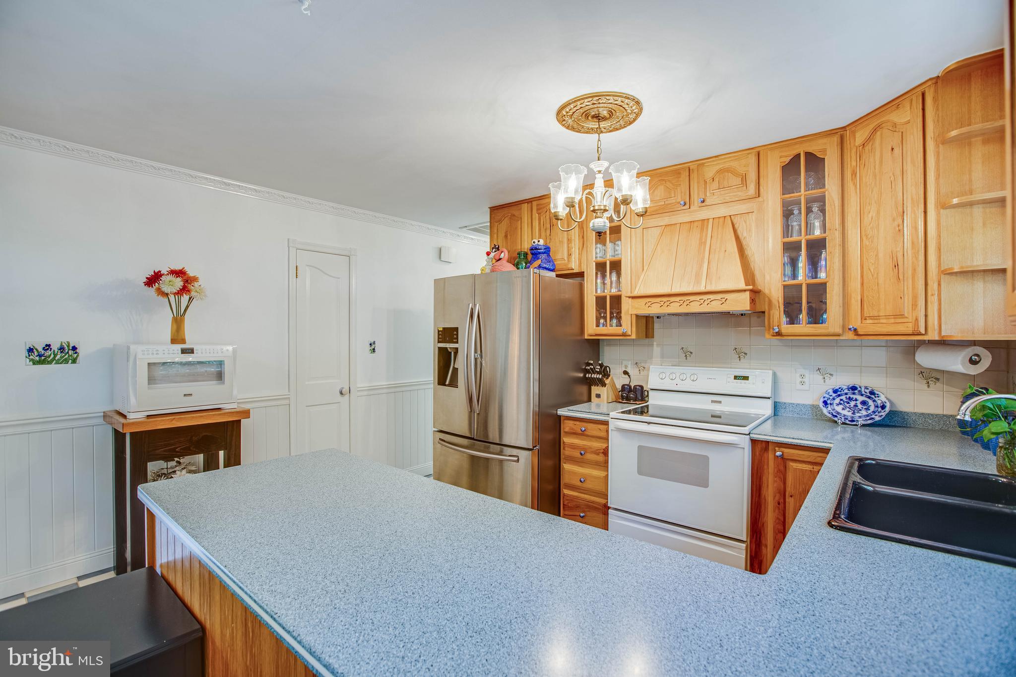 10212 Gordon Road Spotsylvania, VA 22553 - Photo 13 of 37 Kitchen and eat in area