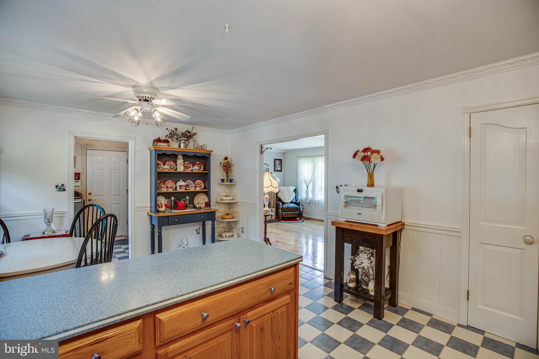 10212 Gordon Road Spotsylvania, VA 22553 - Photo 15 of 37 Kitchen and eat in area