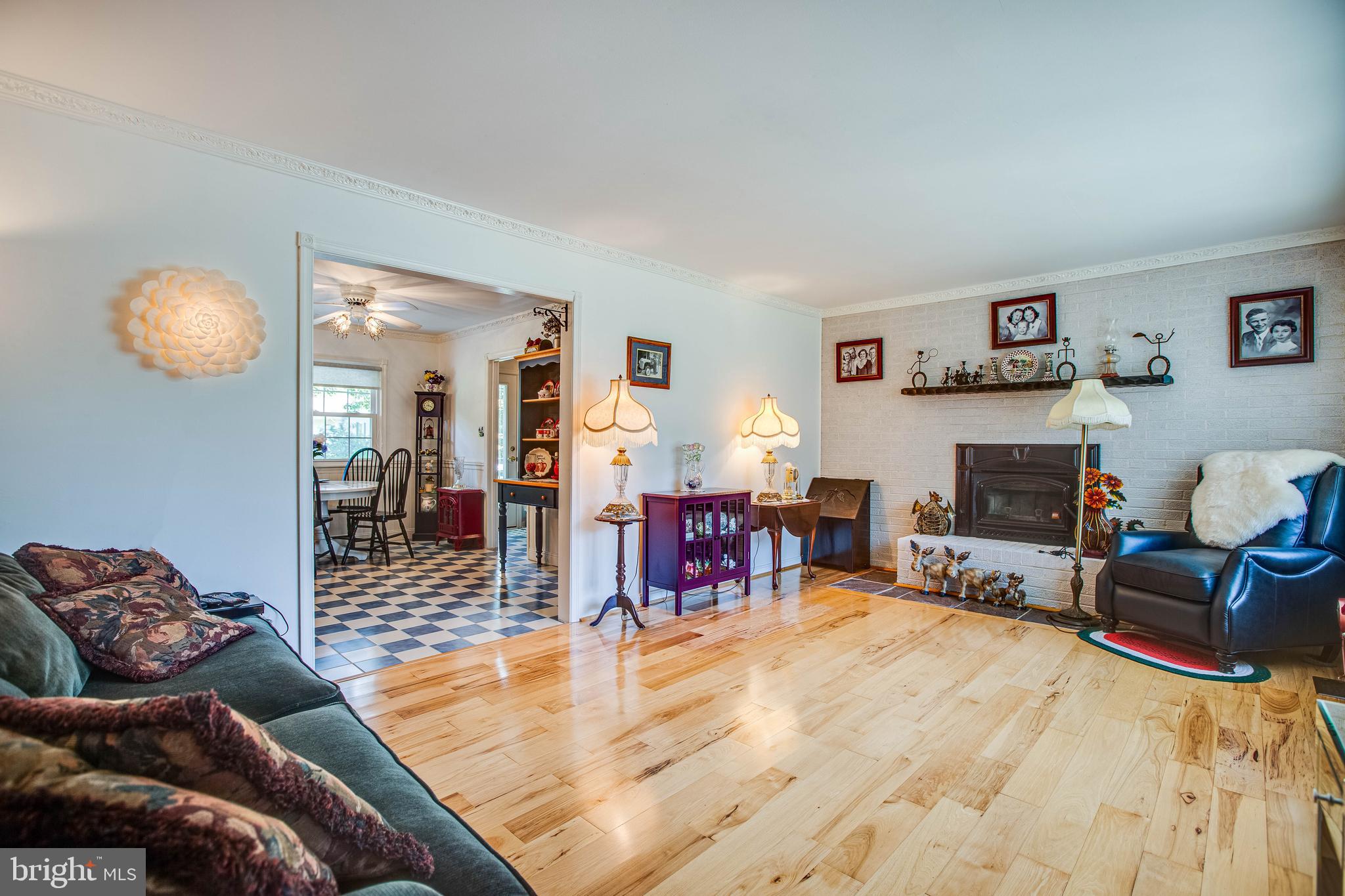 10212 Gordon Road Spotsylvania, VA 22553 - Photo 8 of 37 Living Room