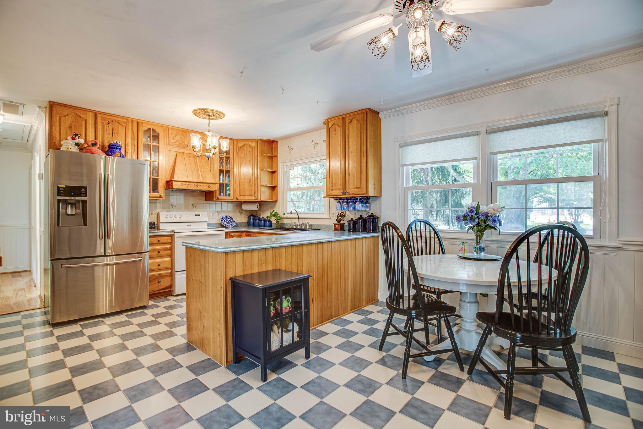 10212 Gordon Road Spotsylvania, VA 22553 - Photo 10 of 37 Kitchen and eat in area