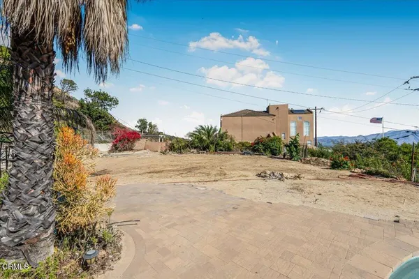 a view of a yard