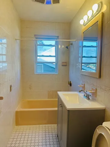 $2,800 | 85 River Street, Unit 2, Boston, MA 02126