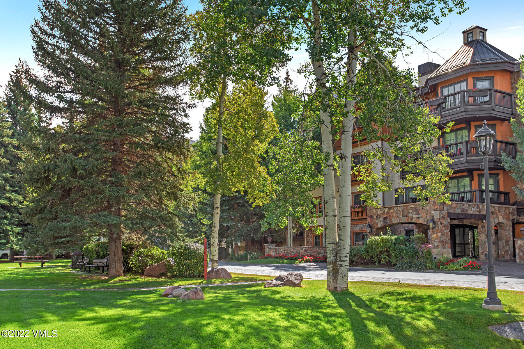 74 Willow Road, Unit 401D Vail, CO 81657 - Photo 27 of 29 a view of a building with a yard