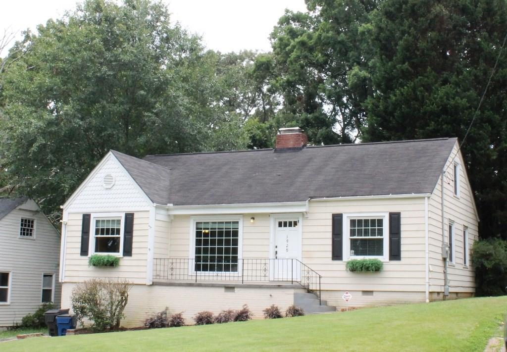 Such a cutie!  landscaping in the front is brand new and the shrub on the left was just trimmed.