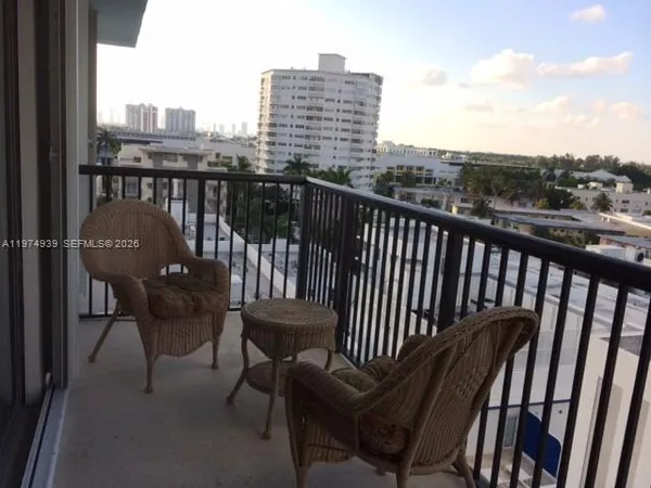 $3,400 | 1800 Collins Avenue, Unit 9A, Miami Beach, FL 33139