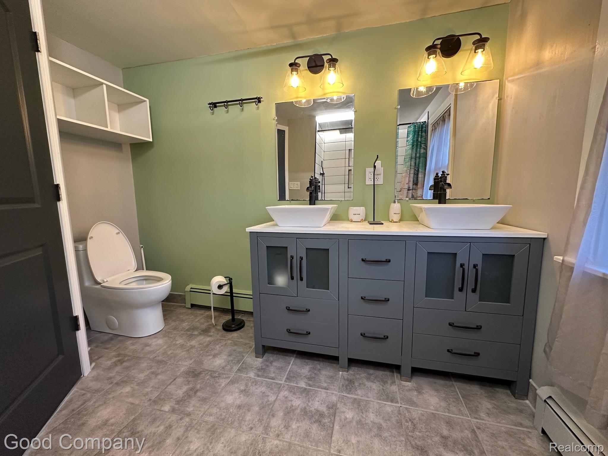 720 West Commerce Road Commerce Township, MI 48382 - Photo 12 of 19 7_second_bathroom.jpg